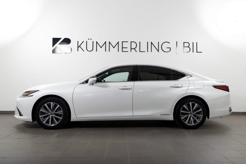 Bild 1 av Lexus ES 300h 2.5 E-CVT 218hk Moms/Glastak/Läder/Elstolar/Bkamera