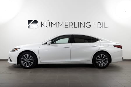 Lexus ES 300h 2.5 E-CVT 218hk Moms/Glastak/Läder/Elstolar/Bkamera