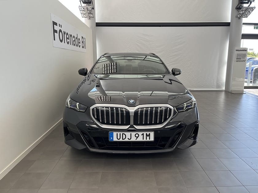 Bild 2 av BMW 530e xDrive Touring M Sport Drag H/K Rattvärme Drive Assist