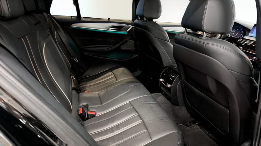 Bild 5 av BMW 530i xDrive Touring M-Sport Drag Pano Värmare Innovation