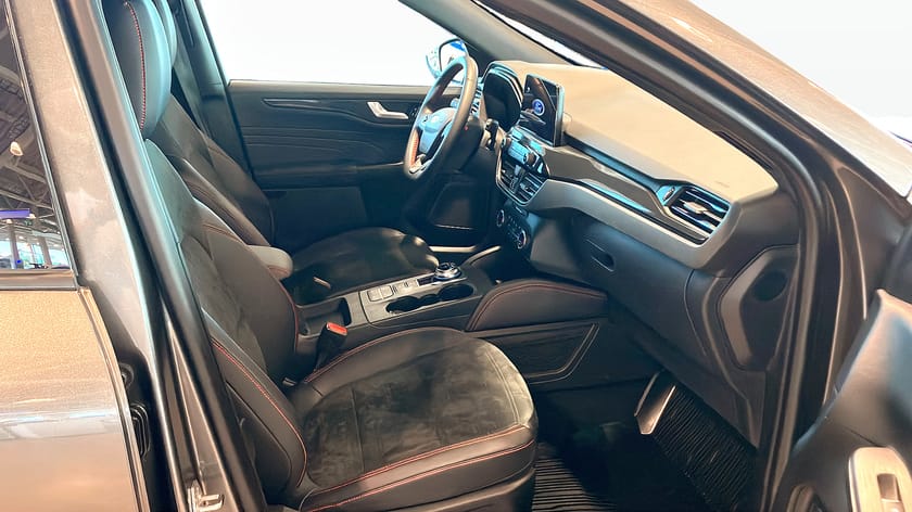 Bild 3 av Ford Kuga Plug-In Hybrid ST-Line X PHEV 64KM / Drag / B&O / V-Hjul
