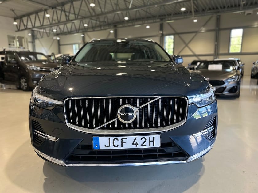 Bild 2 av Volvo XC60 Recharge T6 AWD Core Edition / Pano / H/K / Drag