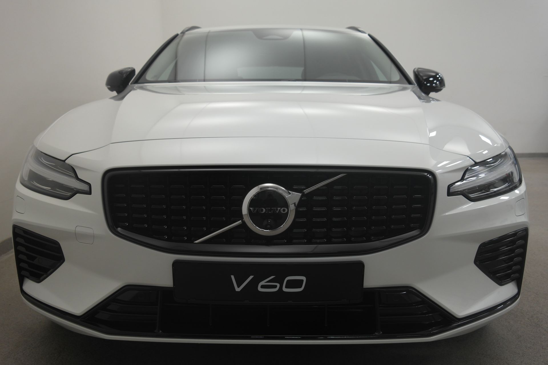 Volvo V60 T6 Plus Dark Nordic Edition 2026, photo 4/10