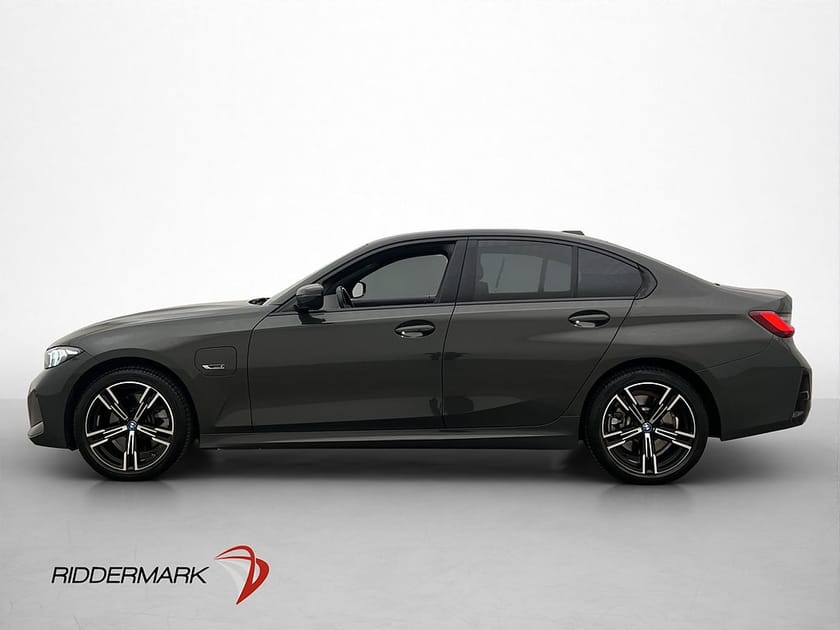 Bild 4 av BMW 330e xDrive Sedan M Sport MOMS Adapt-fart Navi Ambient