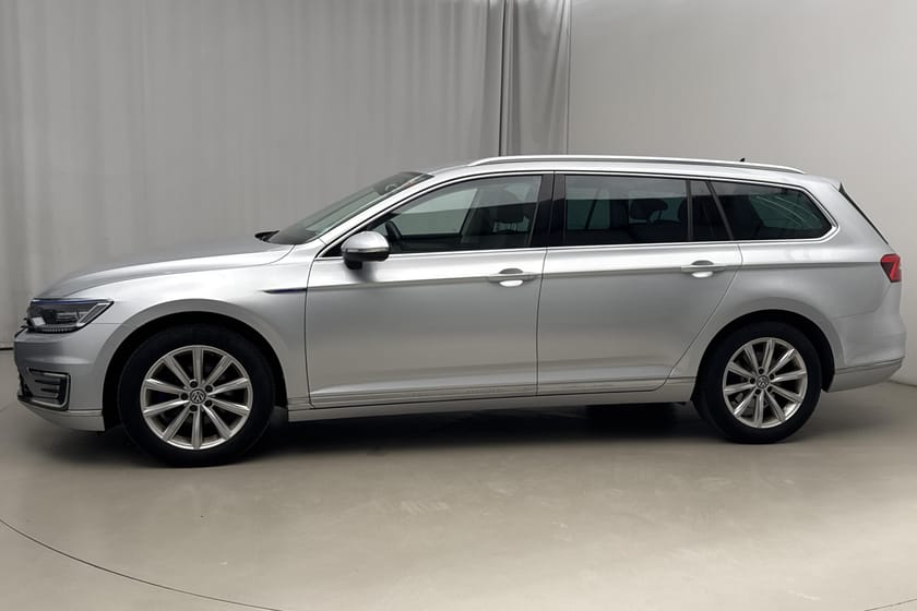 Bild 2 av Volkswagen Passat Variant GTE Plug-in-Hybrid SC 218hk Executive Business