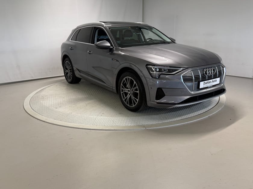Bilde 2 av Audi e-tron 55 quattro Advanced Plus Pano/ACC/360-kam/HUD/Delskinn/Navi