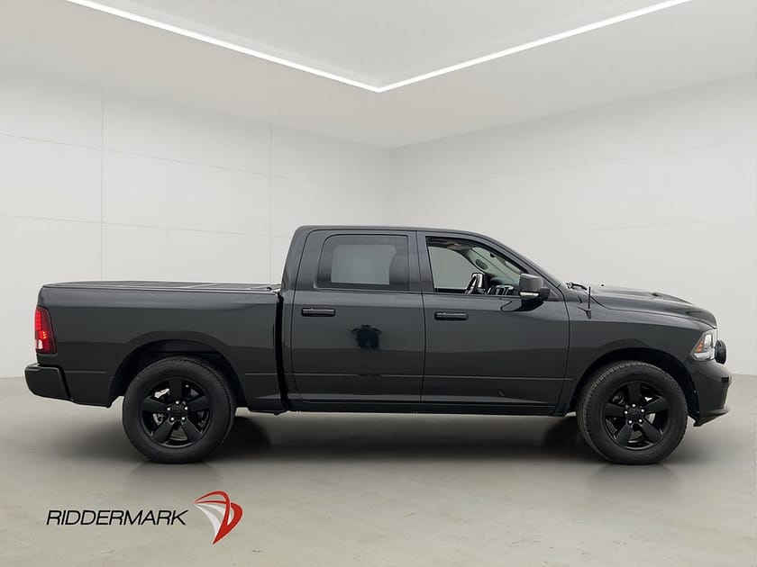 Bild 2 av RAM 1500 Crew Cab Dodge Sport Black Style 5.7 4x4 Drag Skinn Taklucka