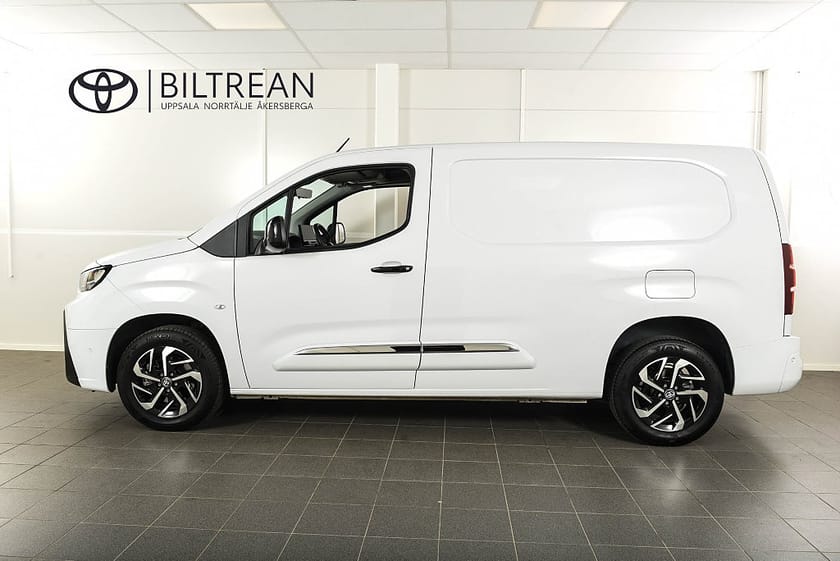 Bild 2 av Toyota ProAce City Long 1.5 MOMS Dragkrok 360-kamera D-Värm Navi