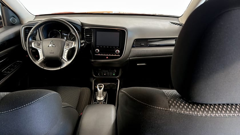 Bild 4 av Mitsubishi Outlander PHEV Fleet Edition 224Hk / Kamera / Drag