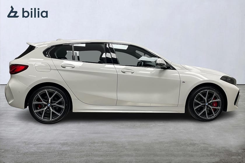 Bild 2 av BMW 118i M Sport / M Sport Pro / Navigation / 18" Alu /