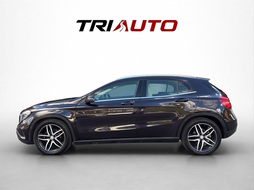 Bild 3 av Mercedes-Benz GLA 220 CDI 4MATIC Panorama Dragkrok Kamera Navigation