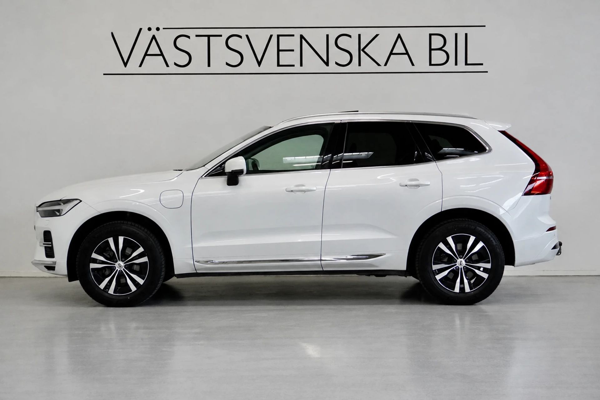 Volvo XC60 T6 Plug-In Hybrid AWD 2025, bild 2/10