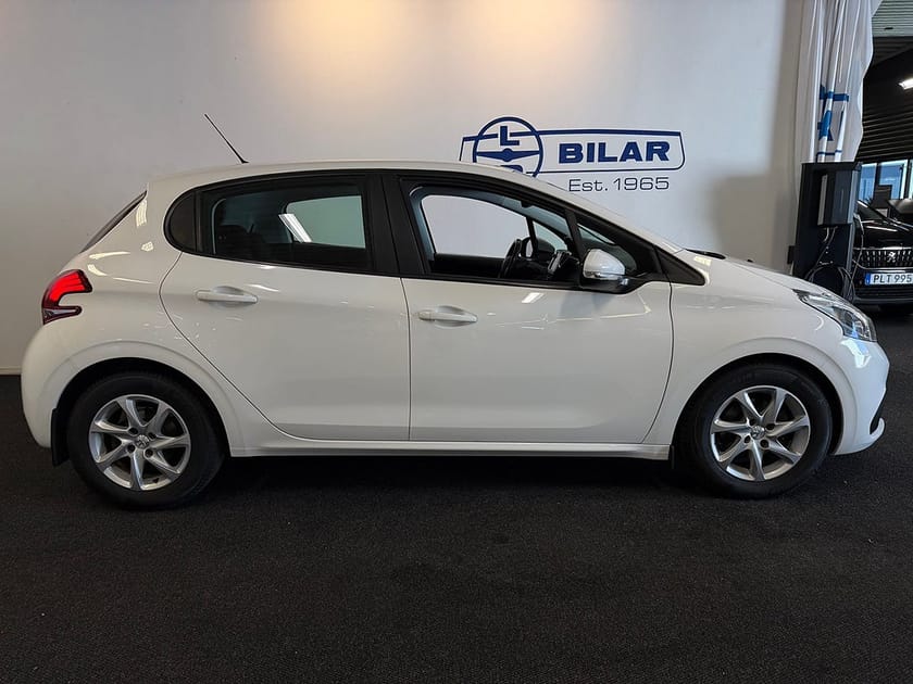 Bild 2 av Peugeot 208 1.5 BlueHDi 102hk | M&K-Värmare | GPS | Carplay | Vhjul