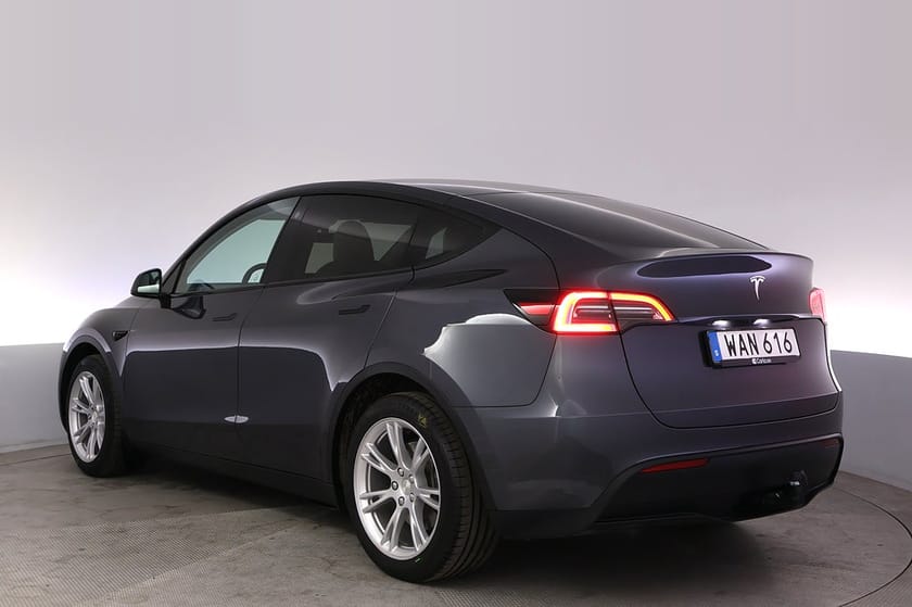 Bild 4 av Tesla Model Y Standard Range RWD Autopilot Panorama Drag