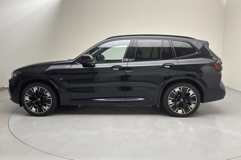 Bild 2 av BMW iX3 LCI, G08 (286hk) M Sport Impressive Panorama