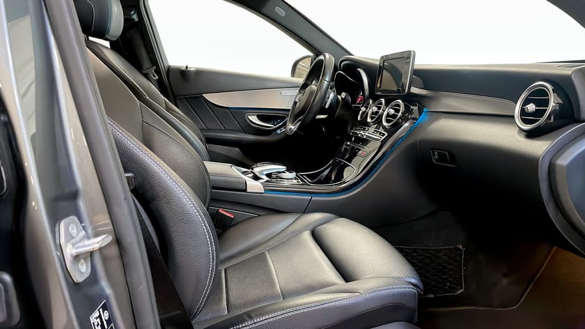 Bild 3 av Mercedes-Benz C 220 T d 9G-Tronic AMG-Line / Pano / Burmester