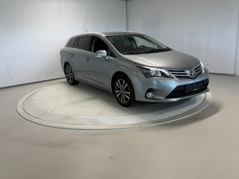 Bilde 2 av Toyota Avensis Stasjonsvogn 2,0 124hk Outlet! Cruise/Navi/BT/Ryggekamera