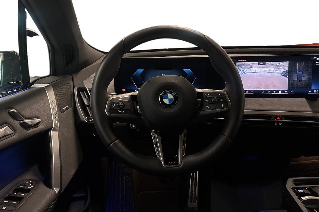 BMW iX xDrive60, 544ps, 2025