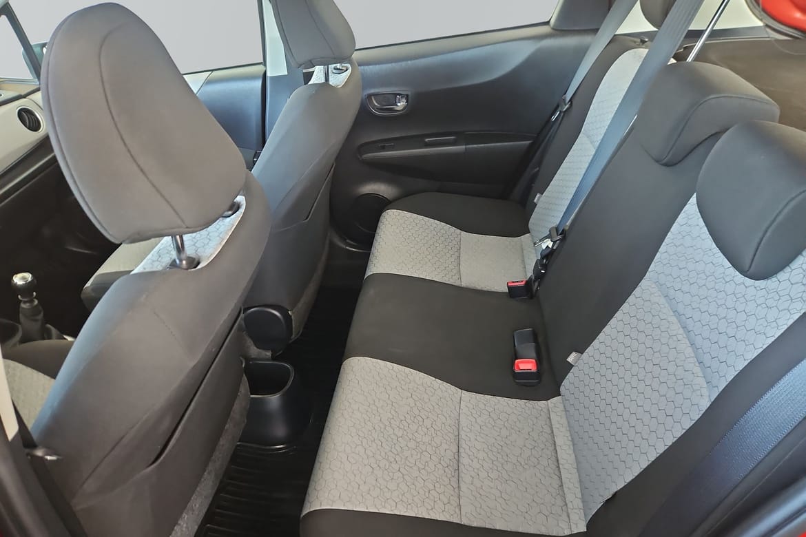 Toyota Yaris 5-door 1.33 Dual VVT-i Manual, 99hp, 2011