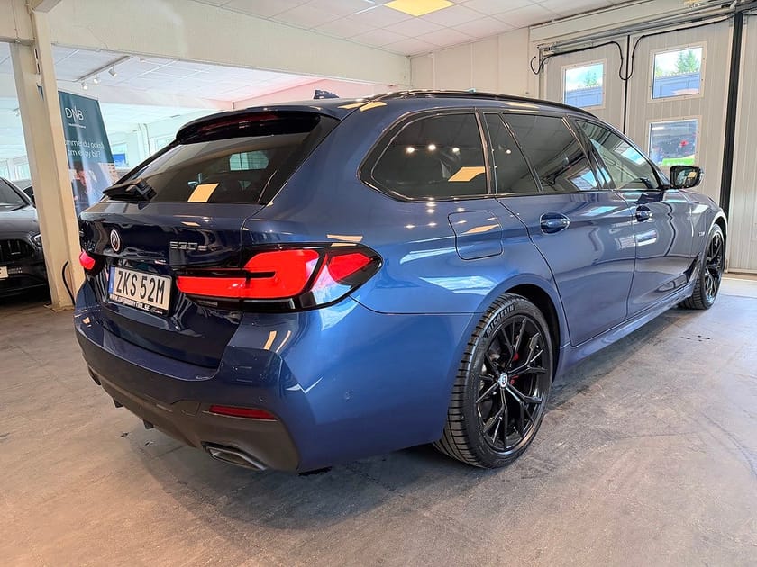 Bild 4 av BMW 530e xDrive Touring M Sport Laser HUD H/K Pano Drag Gps UNIK