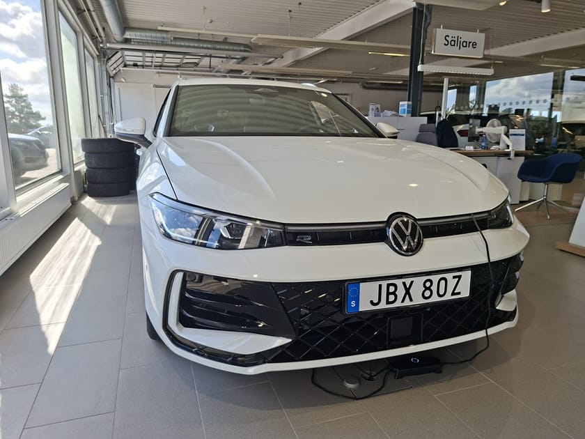 Bild 4 av Volkswagen Passat Variant eHybrid 272 DSG6 R-Line Drag/Värmare