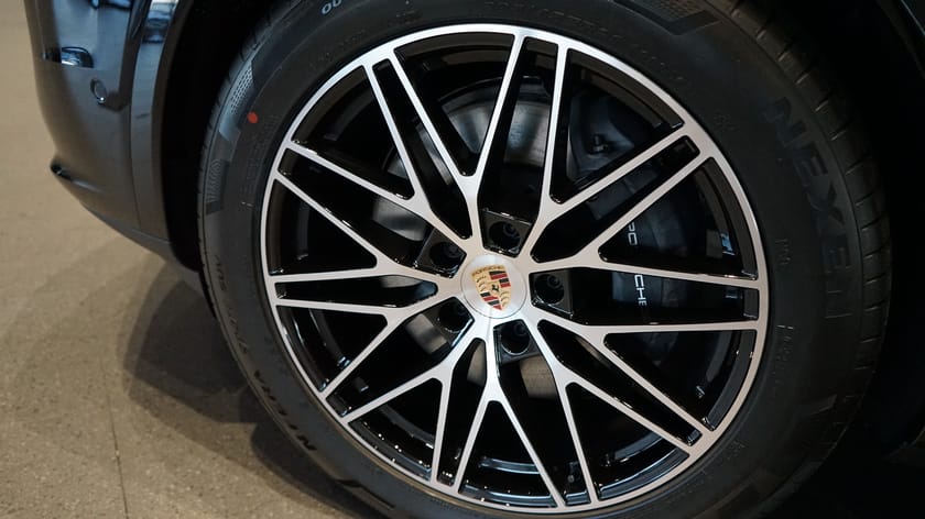 Bild 5 av Porsche Cayenne E-Hybrid Black Edition