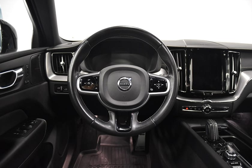 Bild 2 av Volvo XC60 Recharge T6 AWD R-design Pano H/K VOC Skinn