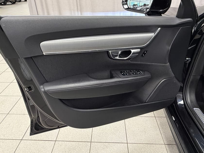 Bild 5 av Volvo V90 D4 Momentum Advanced SE | Drag |