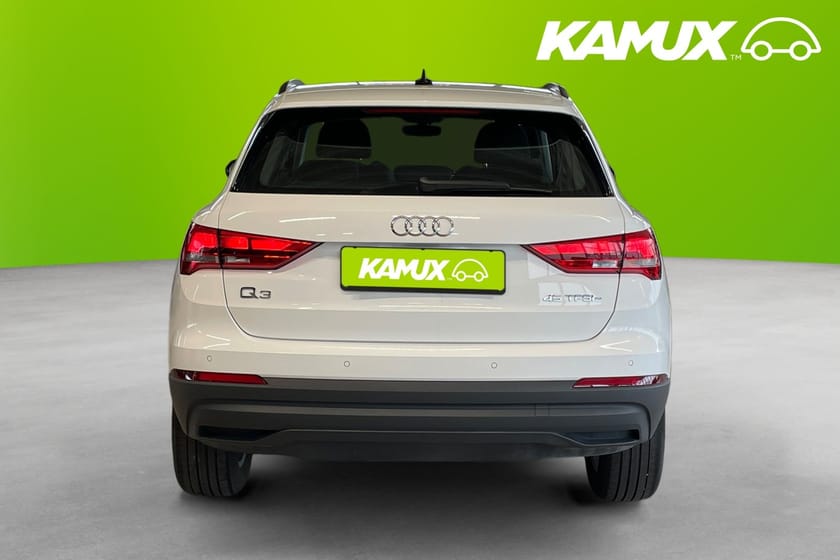 Bild 5 av Audi Q3 45 TFSI e S Tronic, 245 hk Cockpit Nyservad