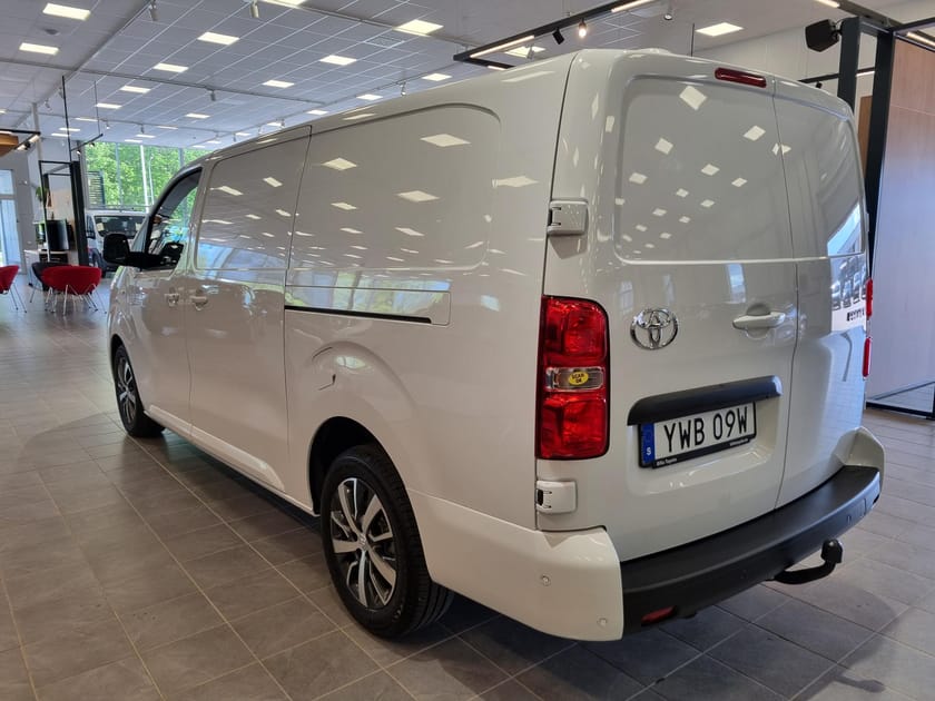 Bild 2 av Toyota Proace L1 LONG 2,2D 180 HK AUTO PROFESSIONAL 2 DÖRRAR
