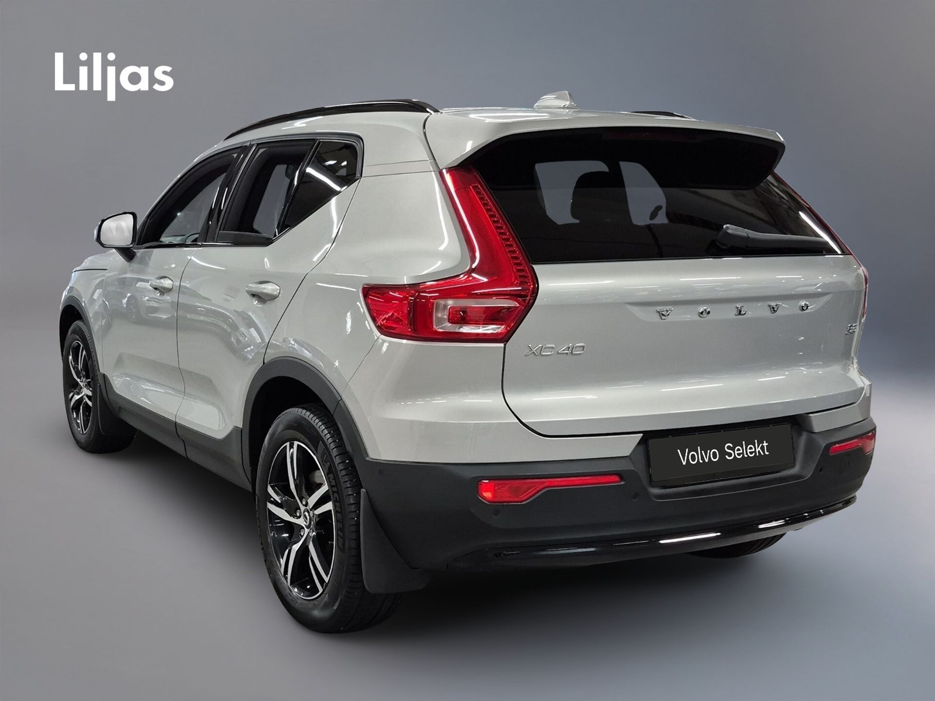 Volvo XC40 B3 FWD Bensin Plus Dark 2025, bild 4/10