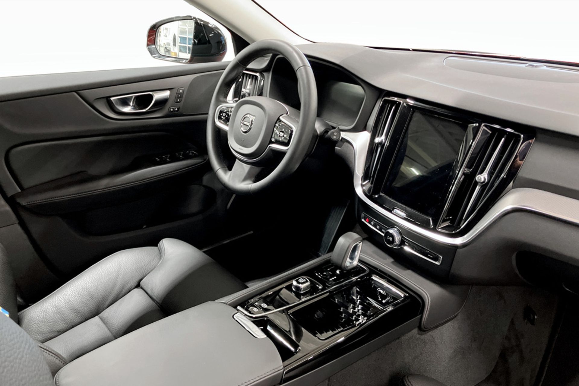 Volvo V60 T6 Plug-In Hybrid AWD 2025, bild 7/10