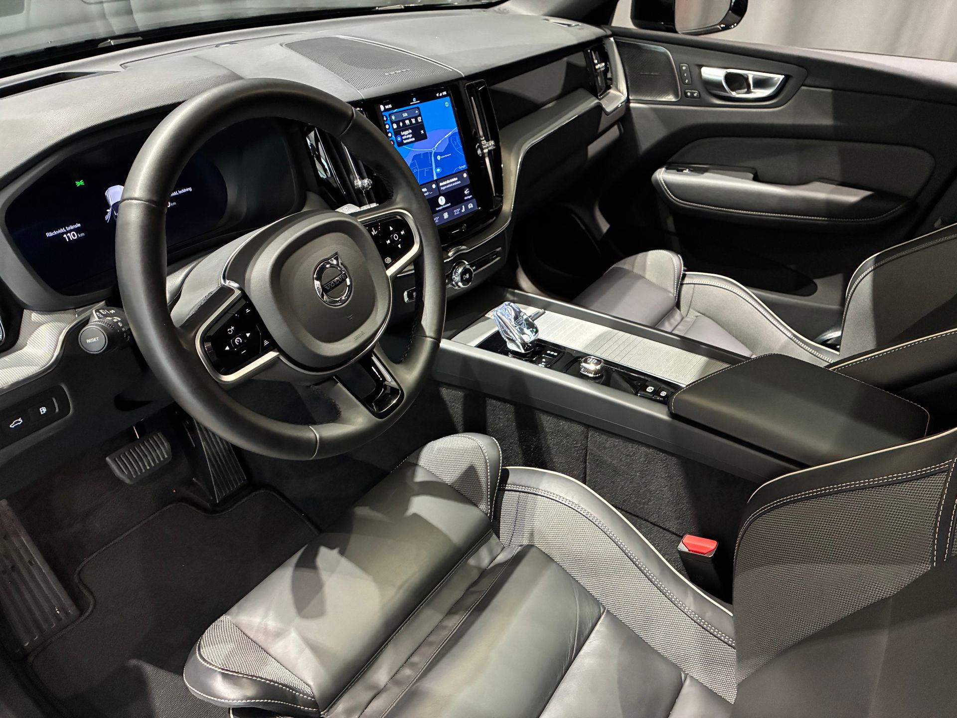 Volvo XC60 T6 Plus Black Nordic Edition 2025, bild 7/10
