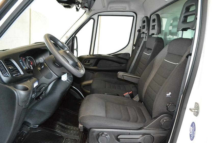 Bild 4 av Iveco Daily 35-140 Chassi Cab 2.3 JTD 136hk Automat EU6 Backkamera 18m3 Skåp
