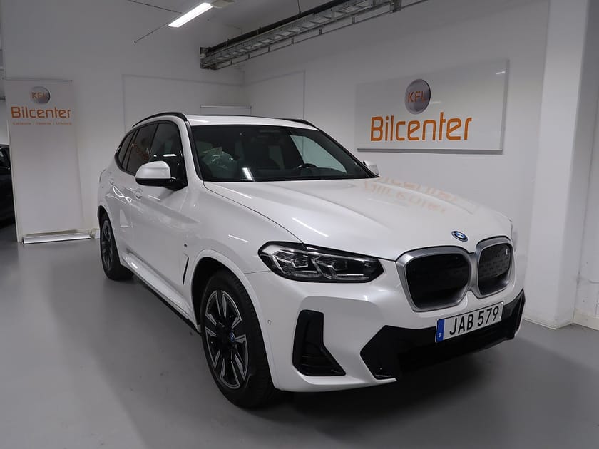 Bild 3 av BMW iX3 Charged M Sport V-Däck ingår Pano-Skinn-Kamera-Drag-A