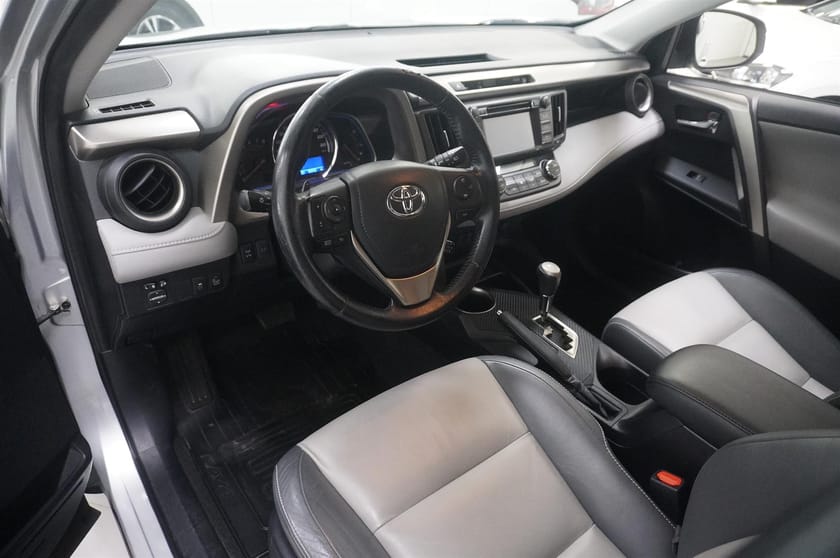 Bild 4 av Toyota RAV4 2.0 Dual VVT-i Executive AWD 151hk Drag