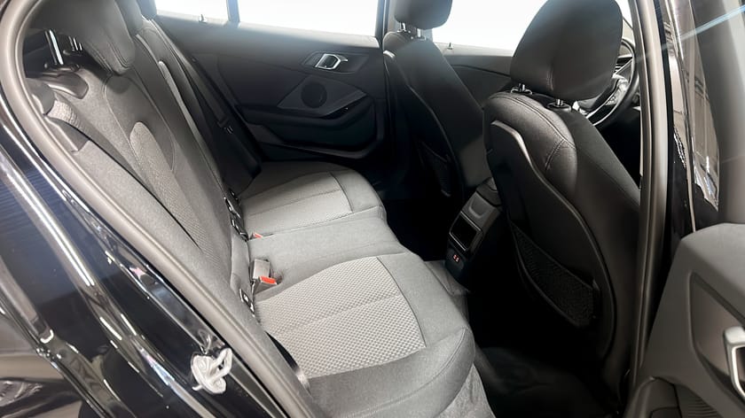 Bild 5 av BMW 118i F40 Rattvärme Farthållare med bromsfunktion