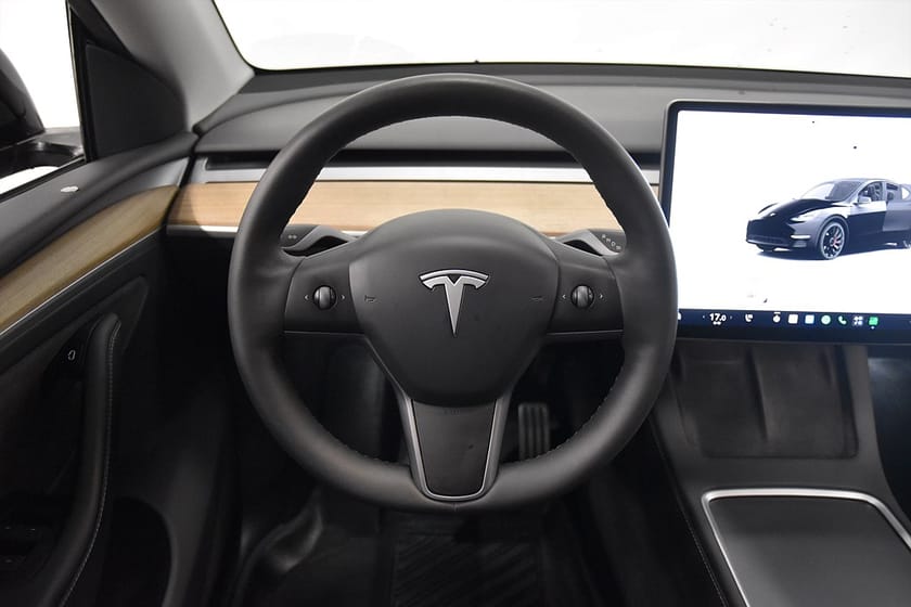 Bild 2 av Tesla Model Y Performance Autopilot Pano Drag  Skinn Rattv Moms 534hk
