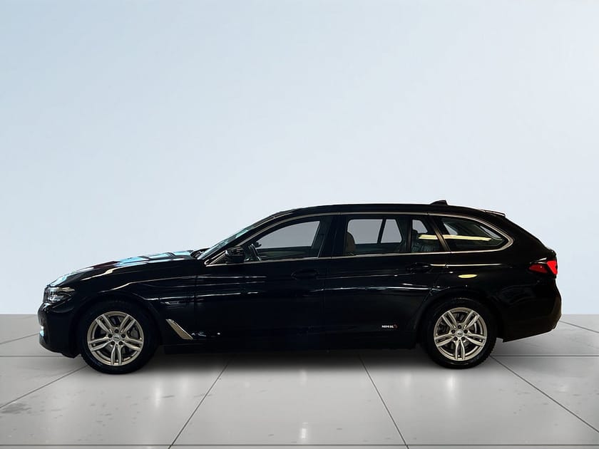 Bild 4 av BMW 530e xDrive Touring MOMS Drag Kamera Rattvärme Navi S&V-däck