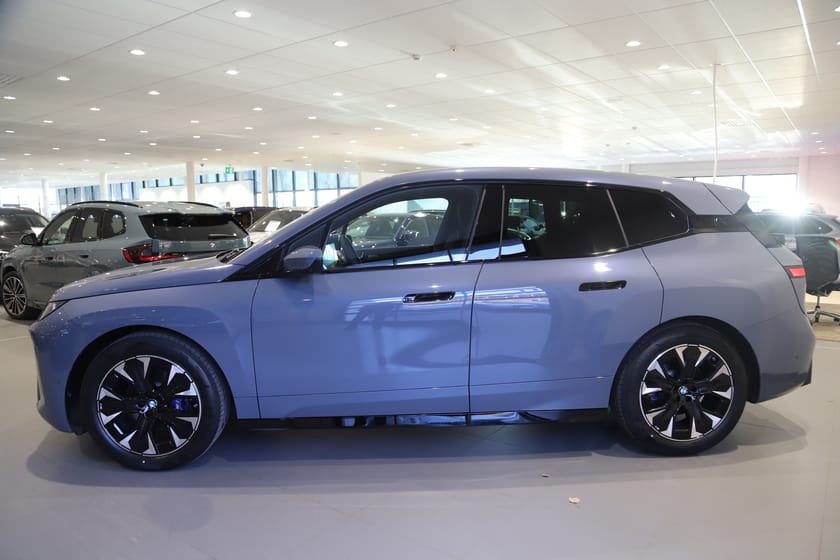 Bild 4 av BMW iX xDrive60 xDrive 60 / M Sport / Luftfjädring / Integral  *