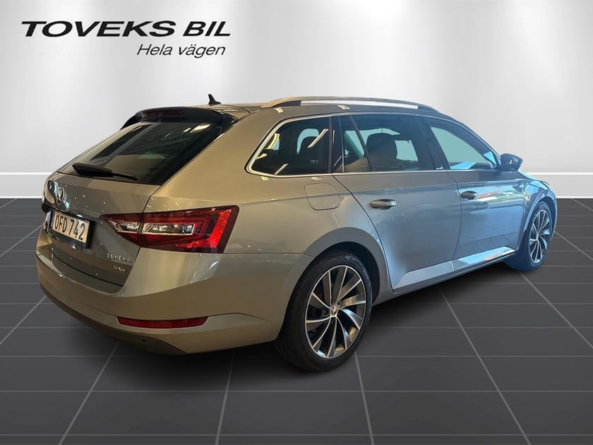 Bild 3 av Škoda Superb Kombi L&K TDI 190 DSG 4X4