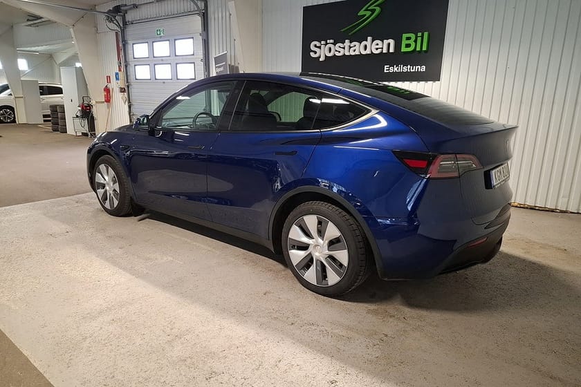 Bild 3 av Tesla Model Y Long Range AWD Range/DRAG/Panorama/Moms