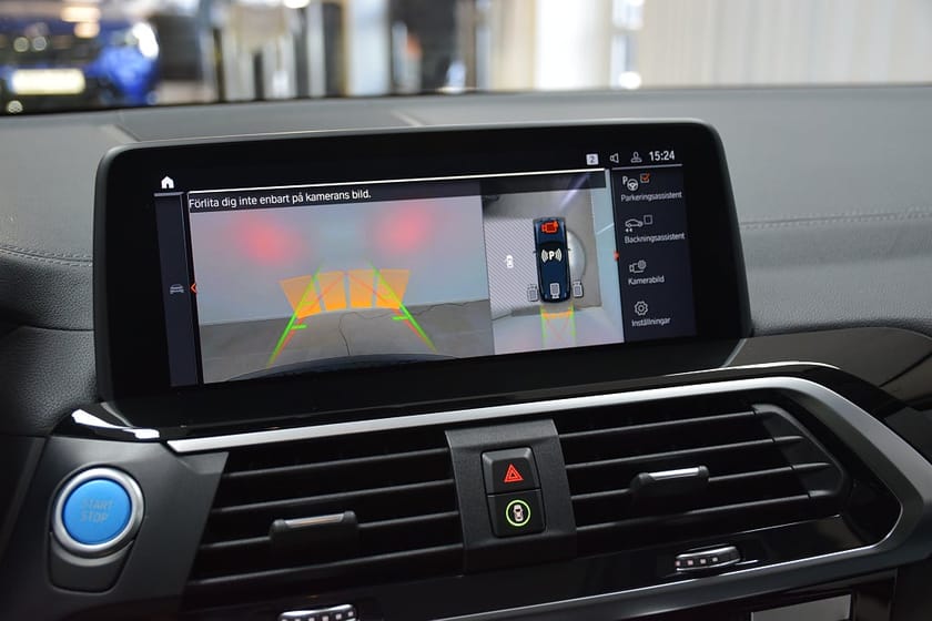Bild 3 av BMW iX3 Charged Plus/ Panorama/ Harman Kardon/ Adaptiv farth.