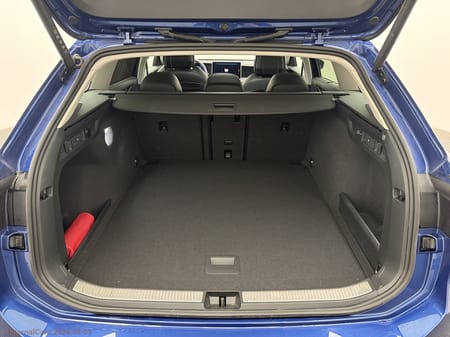 Volkswagen Passat Sportscombi B9 BUSINESS 1.5eTSI 150HK|Vinterdäck|Drag|Värm