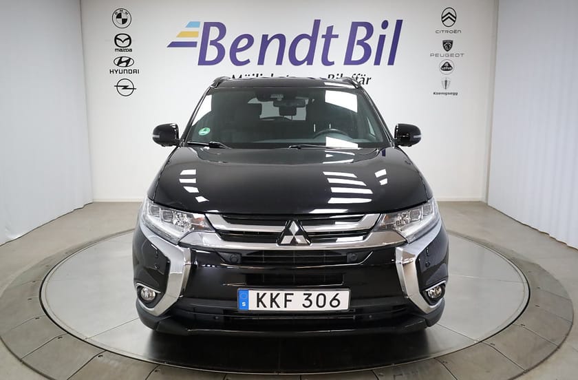 Bild 2 av Mitsubishi Outlander 2.2 Di-D 4WD Onyx 7-sits / Taklucka / Rattvärme