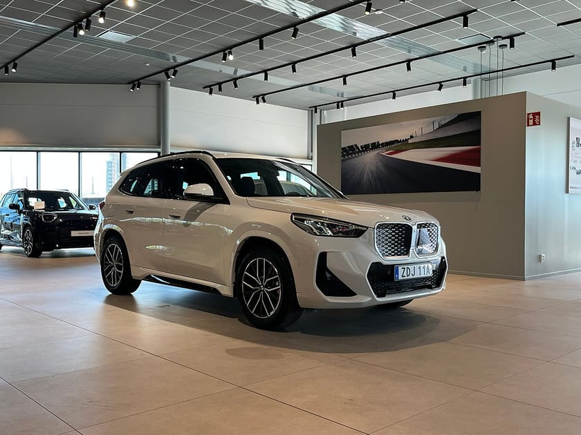 Bild 3 av BMW iX1 xDrive30 M Sport D/A Plus Rattvärme Drag