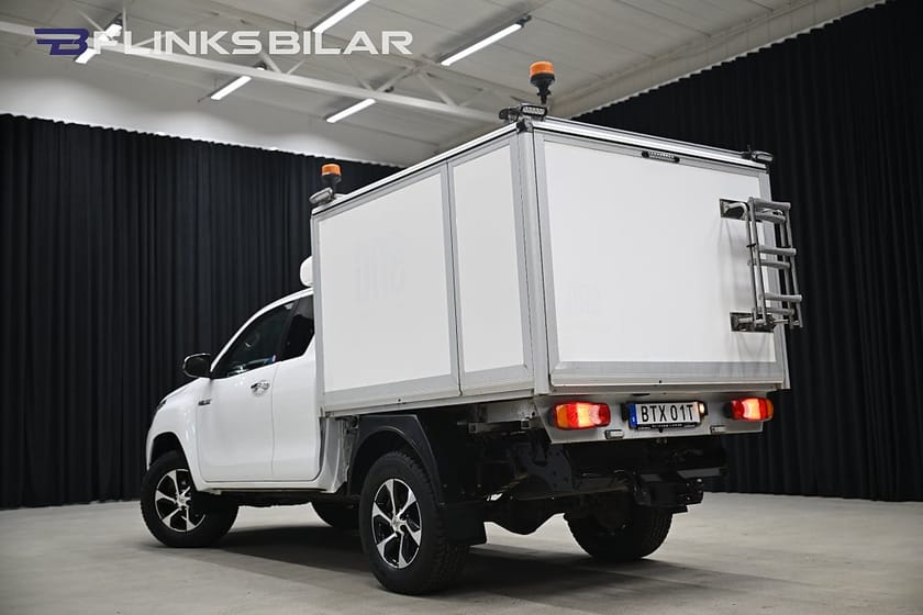 Bild 3 av Toyota Hilux Extra Cab 2.4 AWD 150HK Servicebil|Kåpa|Inredning|Inverter|SeUtr!