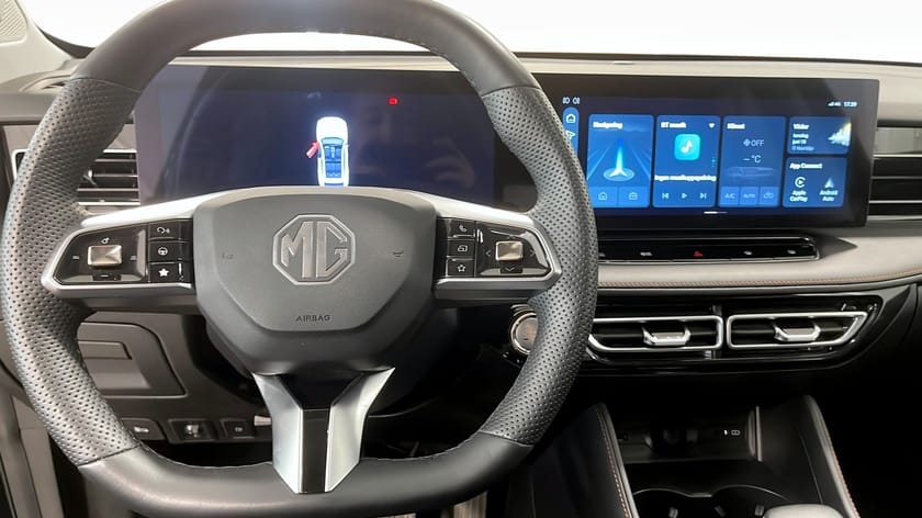 Bild 4 av MG HS PHEV LUX 1.5T AT (BLACK)