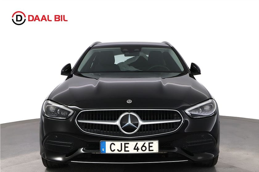 Bild 2 av Mercedes-Benz C 300 T e C300 25,4 kWh 313HK AVANTGARDE 360° P-VÄRM PANO NAVI