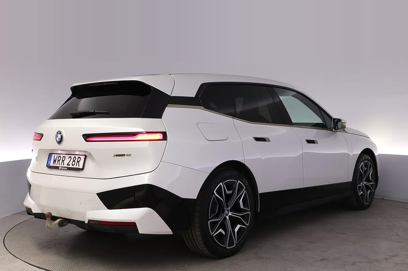 Bild 5 av BMW iX xDrive40 Sport Pano Drag HK DAP HuD 360 Luft Laser